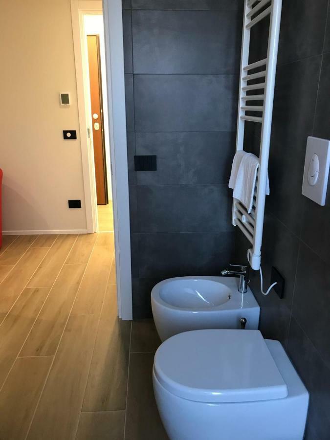 Roma Rooms Ancona Bagian luar foto