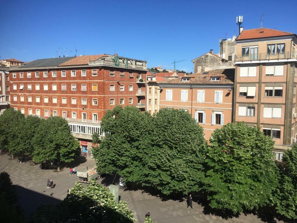 Roma Rooms Ancona Bagian luar foto