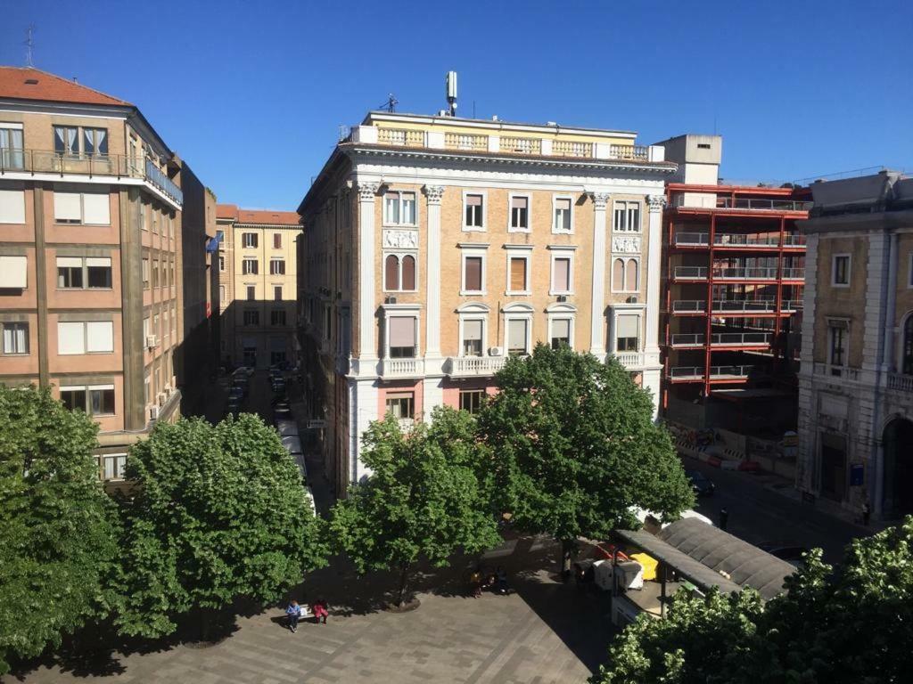 Roma Rooms Ancona Bagian luar foto