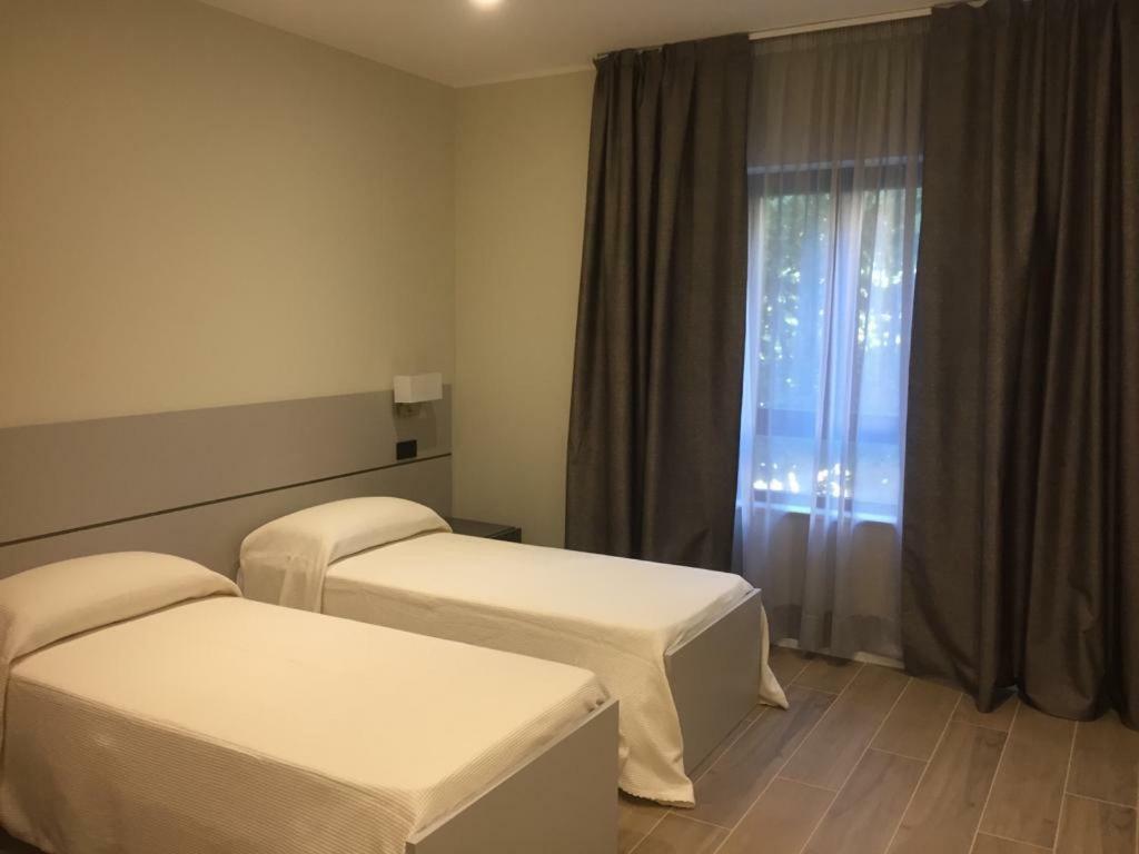 Roma Rooms Ancona Bagian luar foto